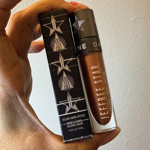 Jeffree Star Other - NWT Jeffree Star Velour Liquid Lipstick "I gotta go"